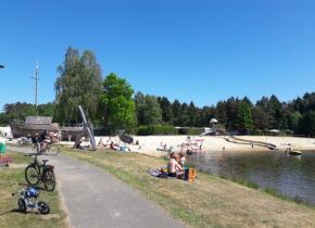 Badesee mit Sandstrand